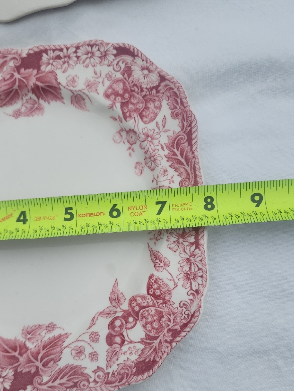 Johnson Brothers Strawberry Fields Square Scalloped Salad Plates, Set Of 2 - Picture 3 of 3